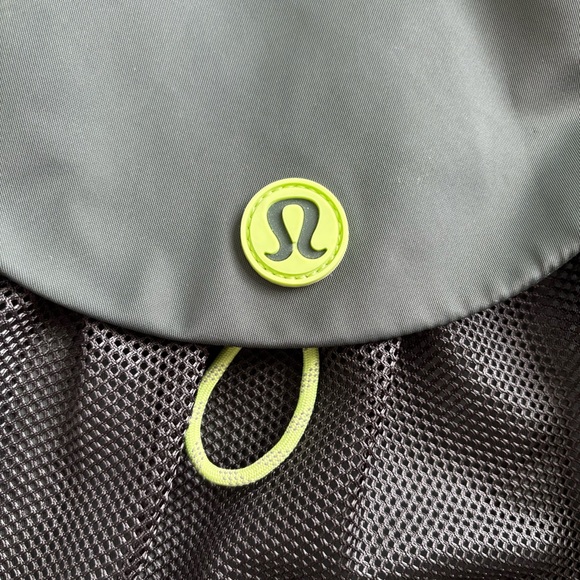 BLACK FRIDAY SALE!  Lululemon Take It On Tote Bag 24L Smoked Spruce Neo Mint - Picture 3 of 16